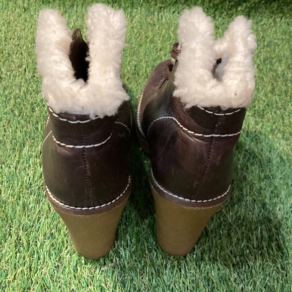 Boots - Picture 3 of 5